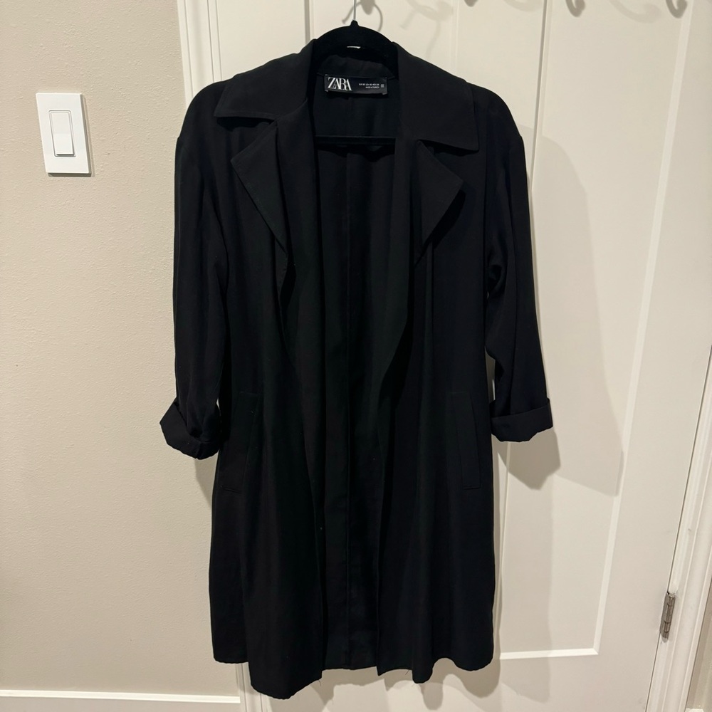 Zara | Black flowy open trench XS